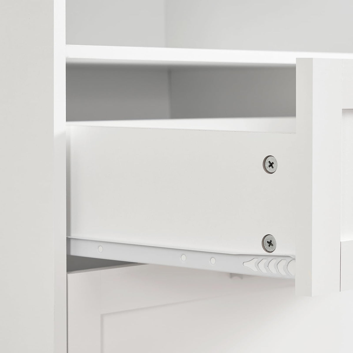 White 4 Drawer Dresser with Mirror A699341